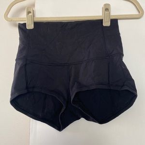 Lululemon hot yoga shorts size 6